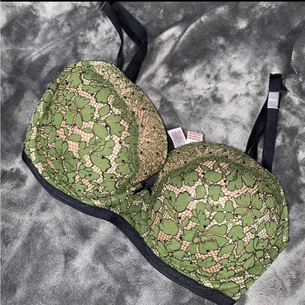 NEW W/ TAGS rhinestoned VS bra *32DDD*